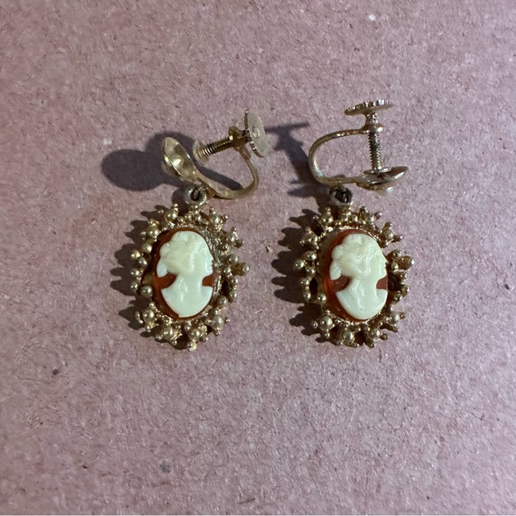 Vintage Cameo Jewelry - Brooch & Clip-Ons - Picture 3 of 3